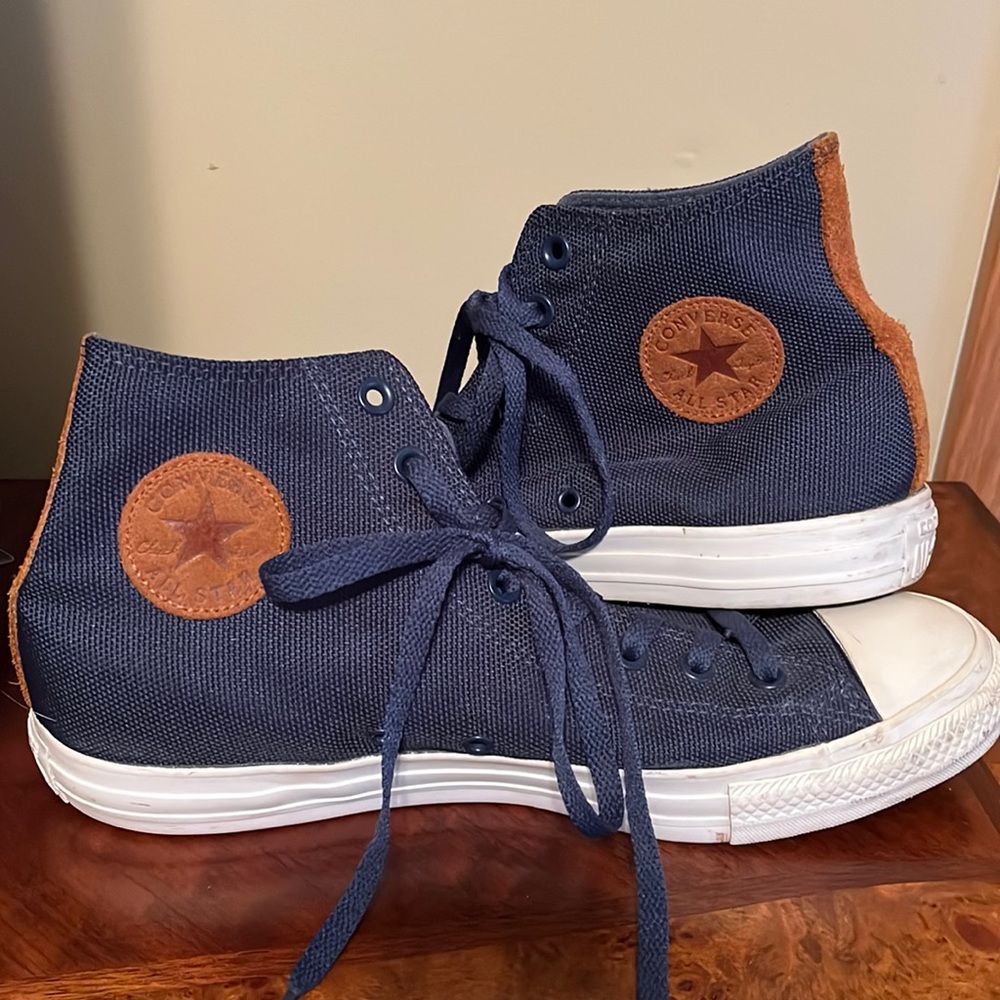 Navy blue Converse Chuck Taylor men’s size 10/women’s size 12